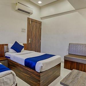 Fabhotel Ten Eleven Grand